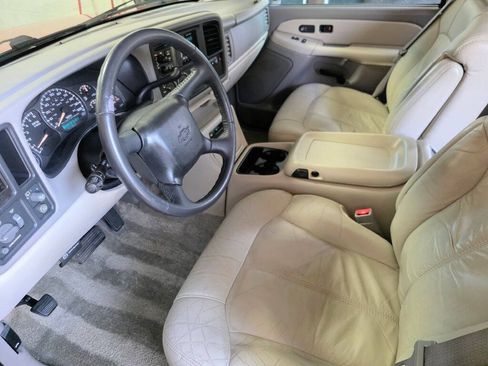 Used 2002 Chevrolet Suburban LT RWD image 11