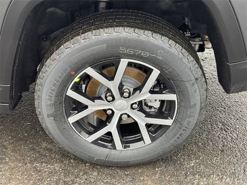 New 2025 Jeep Grand Cherokee Limited image 10