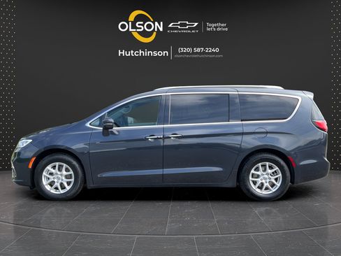 Used 2021 Chrysler Pacifica Touring-L FWD image 10