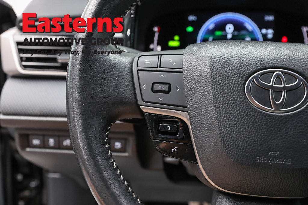 Used 2025 Toyota Camry SE FWD image 15