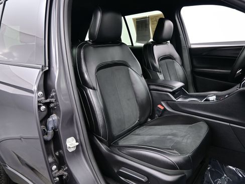 Used 2024 Jeep Grand Cherokee Altitude AWD/4WD image 17