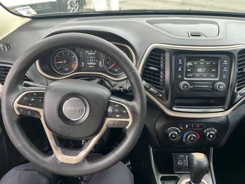 Used 2014 Jeep Cherokee Sport FWD image 10
