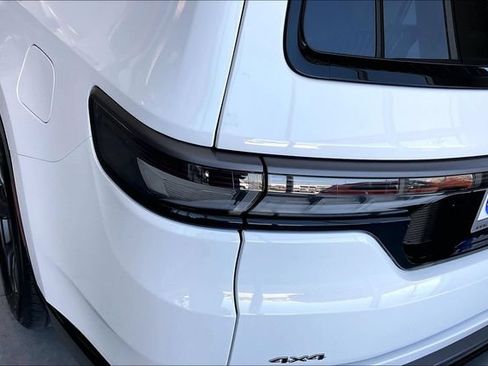 New 2026 Jeep Grand Wagoneer Limited AWD/4WD image 11