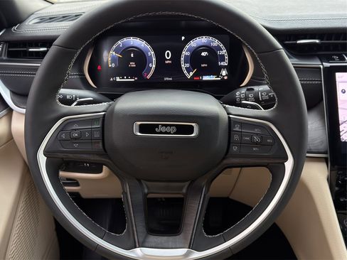 New 2025 Jeep Grand Cherokee Limited w/ Trailer Tow Package image 12