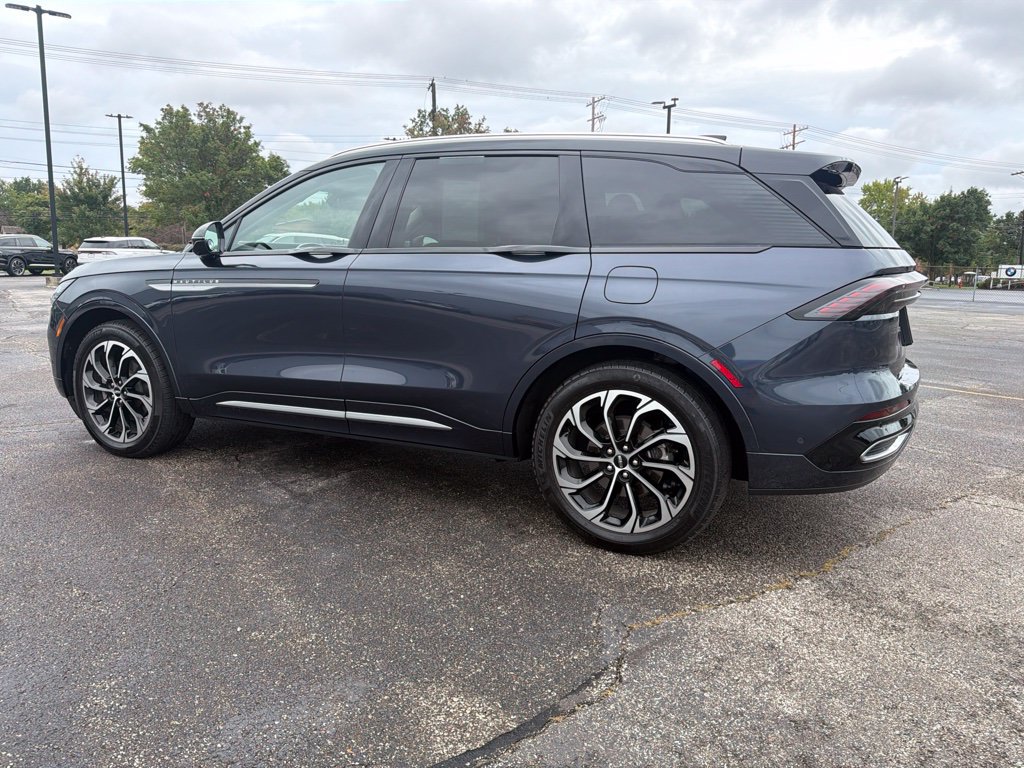 Used 2024 Lincoln Nautilus Reserve w/ Equipment Group 202A AWD/4WD image 9