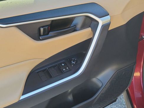 Used 2022 Toyota RAV4 LE image 43