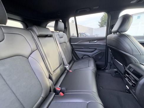 New 2026 Jeep Grand Cherokee Altitude image 22
