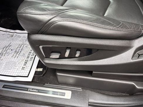 Used 2017 Cadillac Escalade Luxury image 12