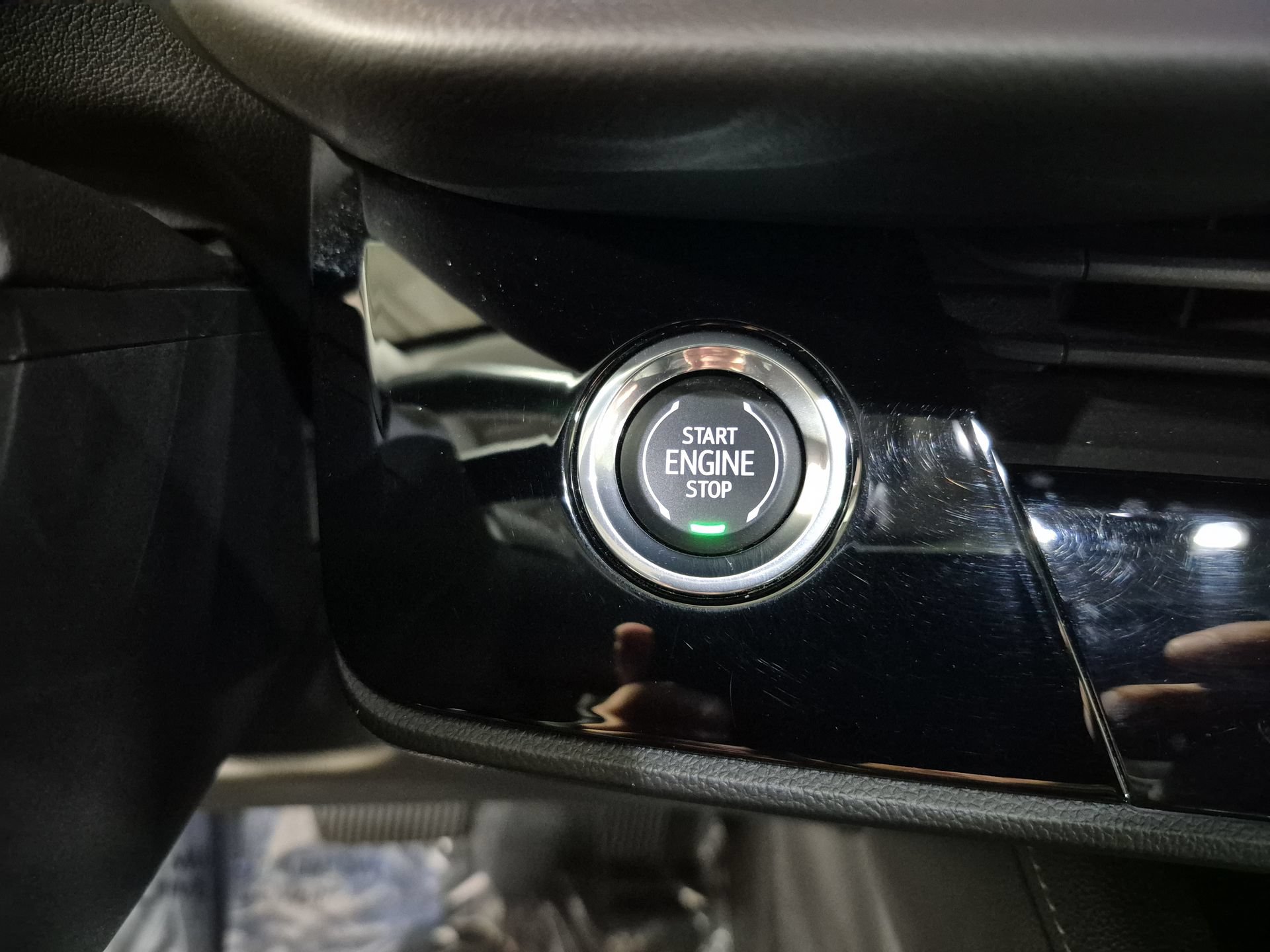 Used 2024 Buick Envision Avenir AWD/4WD image 18
