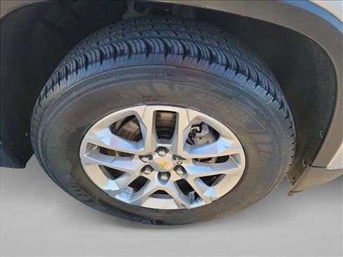 Used 2021 Chevrolet Traverse LT FWD image 10