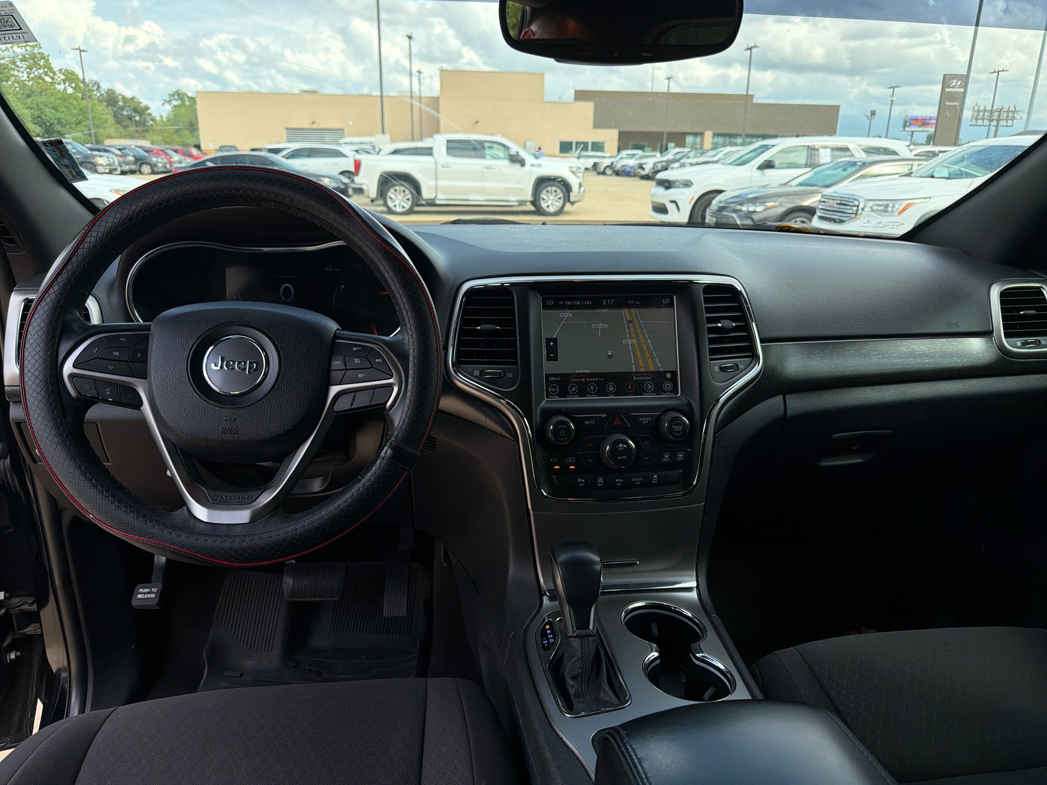 Used 2018 Jeep Grand Cherokee Laredo RWD image 25