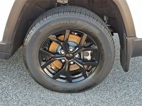 Used 2025 Jeep Grand Cherokee L Altitude image 27