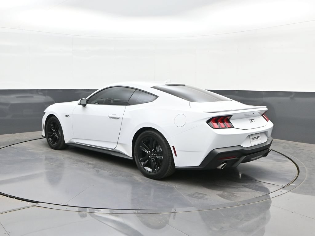 Used 2025 Ford Mustang GT RWD image 5