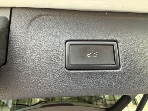 Used 2021 Volkswagen Atlas SE FWD image 17
