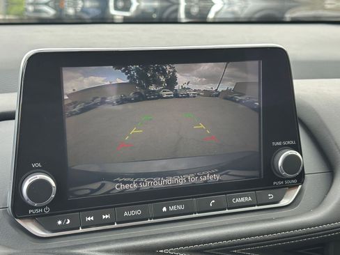 Used 2025 Nissan Rogue SV AWD/4WD image 25