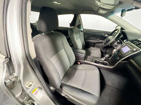Used 2015 Toyota Camry LE FWD image 31