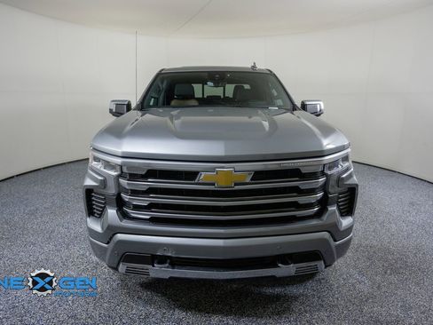 Used 2025 Chevrolet Silverado 1500 High Country w/ Technology Package AWD/4WD image 2