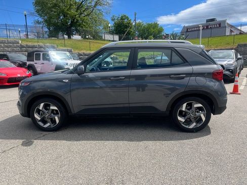 Used 2024 Hyundai Venue SEL FWD image 3