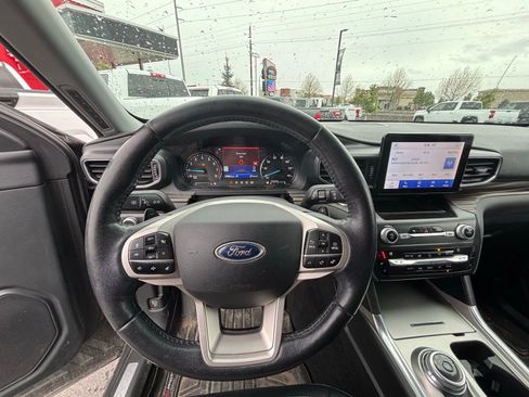 Used 2020 Ford Explorer Limited w/ Class III Trailer Tow Package AWD/4WD image 10