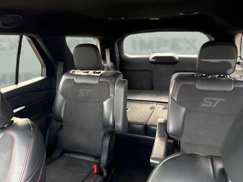 Used 2025 Ford Explorer ST AWD/4WD image 12