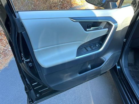 Used 2024 Toyota RAV4 XLE w/ Convenience Package image 11