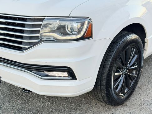 Used 2015 Lincoln Navigator L 4WD image 9
