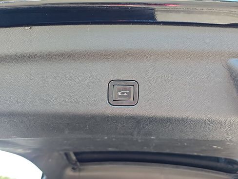 Used 2021 Chevrolet Tahoe LT image 18