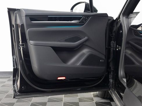 New 2026 Porsche Macan 4 Electric image 12