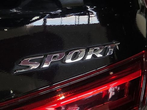 Used 2022 Honda Civic Sport image 11