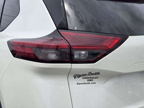 Used 2021 Nissan Rogue SL w/ Premium Package FWD image 10