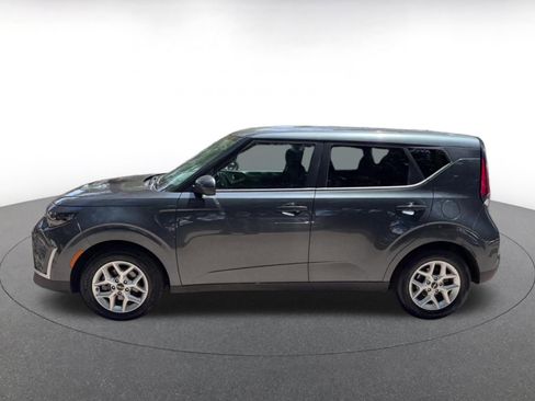 Used 2025 Kia Soul LX w/ LX Technology Package FWD image 9