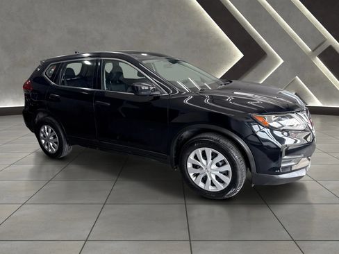 Used 2018 Nissan Rogue S AWD/4WD image 2