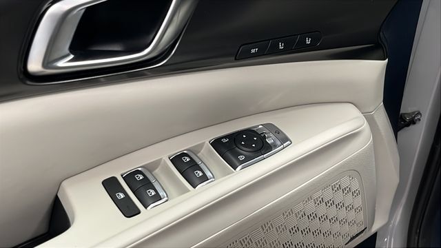 Used 2025 Kia Carnival SX Prestige FWD image 22