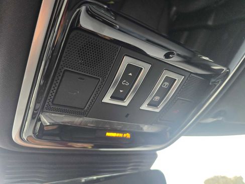 Used 2025 Land Rover Range Rover Velar Dynamic SE image 33