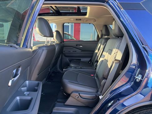 New 2026 Nissan Pathfinder SL w/ SL Premium Package FWD image 15