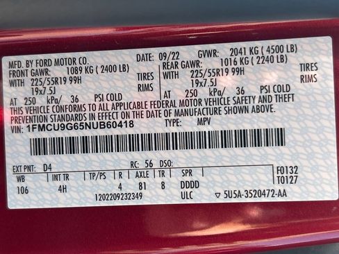 Used 2022 Ford Escape SE w/ SE Sport Appearance Package image 32