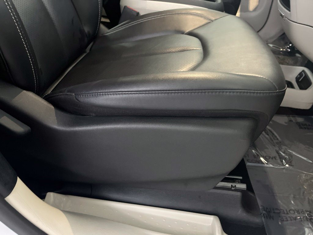Used 2024 Chrysler Pacifica Touring-L FWD image 53