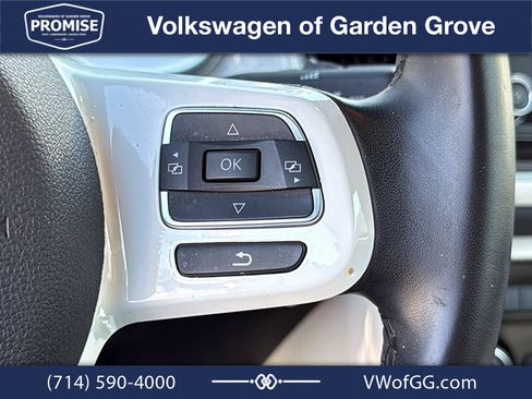 Used 2018 Volkswagen Beetle 2.0T SE w/ SE Premium Package FWD image 21