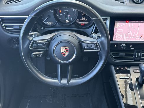 Certified 2024 Porsche Macan AWD/4WD image 19