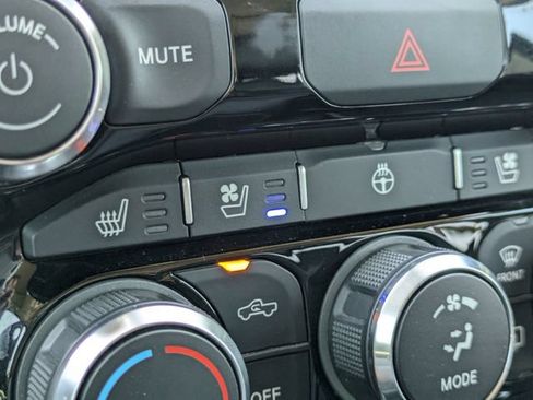 Used 2020 RAM 1500 Laramie AWD/4WD image 26