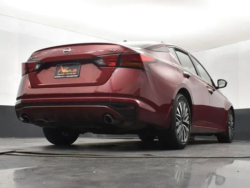 Used 2024 Nissan Altima 2.5 SV w/ SV Premium Package FWD image 13