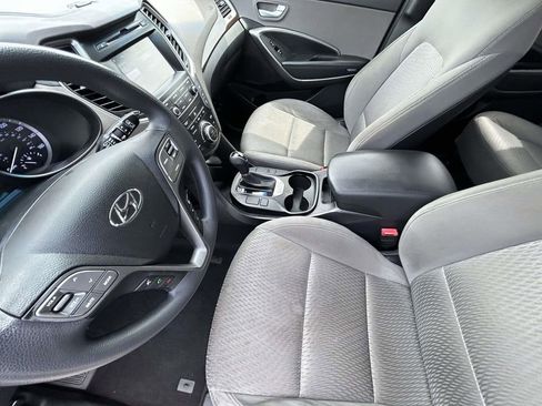 Used 2017 Hyundai Santa Fe SE FWD image 10