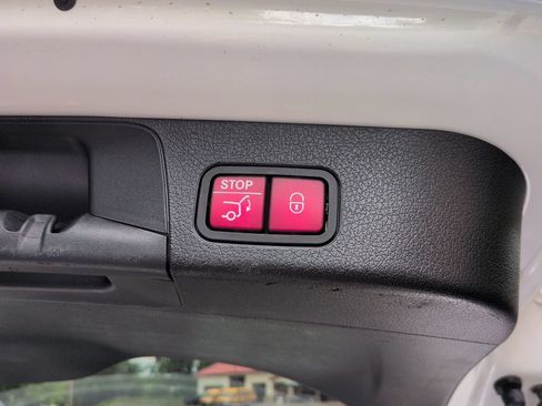 Used 2021 Mercedes-Benz GLB 250 image 24
