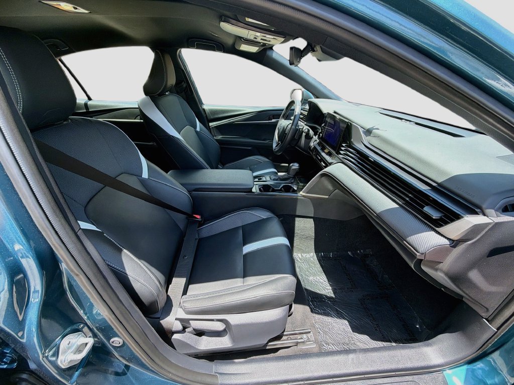 Used 2025 Toyota Camry SE w/ Convenience Package AWD/4WD image 32