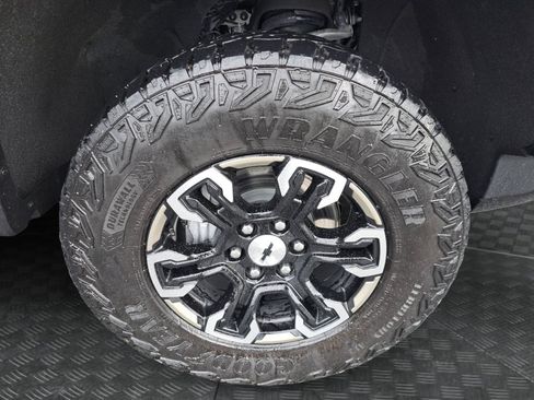 Used 2025 Chevrolet Silverado 1500 ZR2 w/ Technology Package AWD/4WD image 17