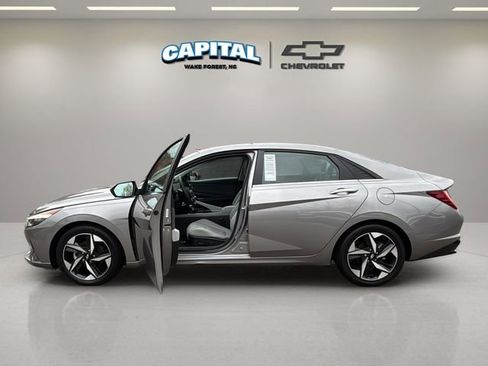 Used 2023 Hyundai Elantra Limited image 13