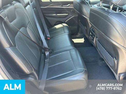 Used 2023 Jeep Grand Cherokee Overland AWD/4WD image 17