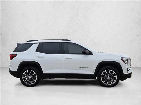 Used 2026 GMC Terrain Elevation w/ Elevation Premium Package image 4