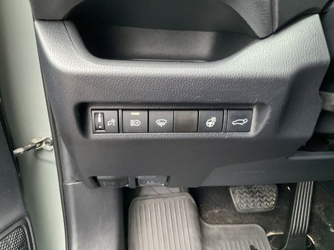 Used 2021 Toyota RAV4 XLE Premium AWD/4WD image 33