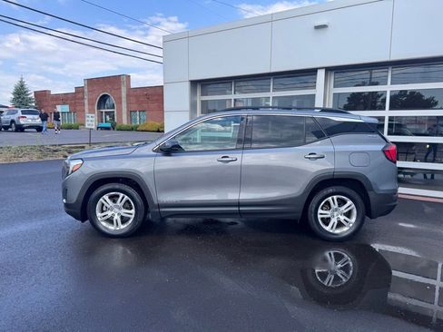 Used 2018 GMC Terrain SLE w/ Driver Convenience Package FWD image 2